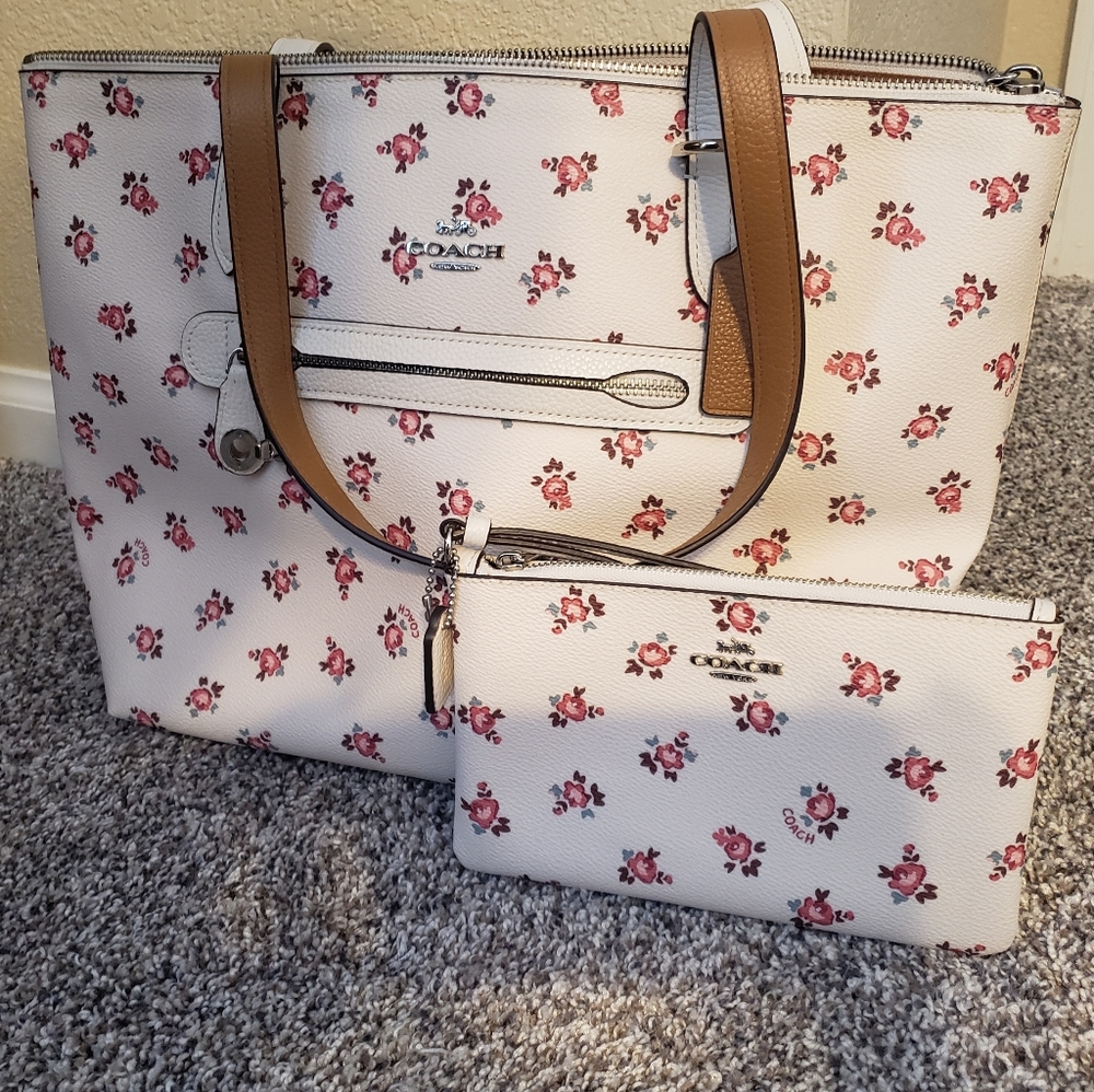 Floral COACH purse with wristlet
